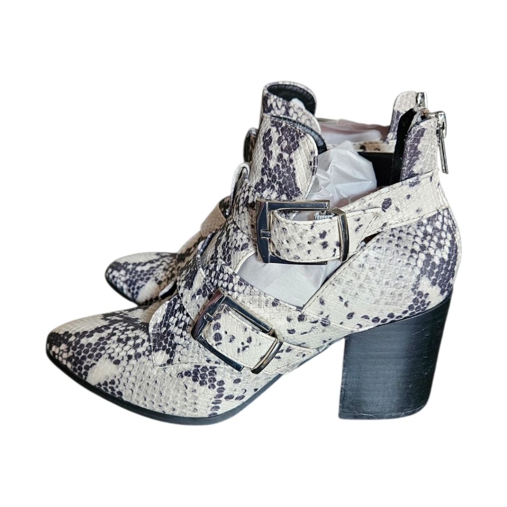 Steve Madden snake skin, white and black heels size 7.5